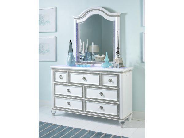 OMG Dresser in Pearl Dust